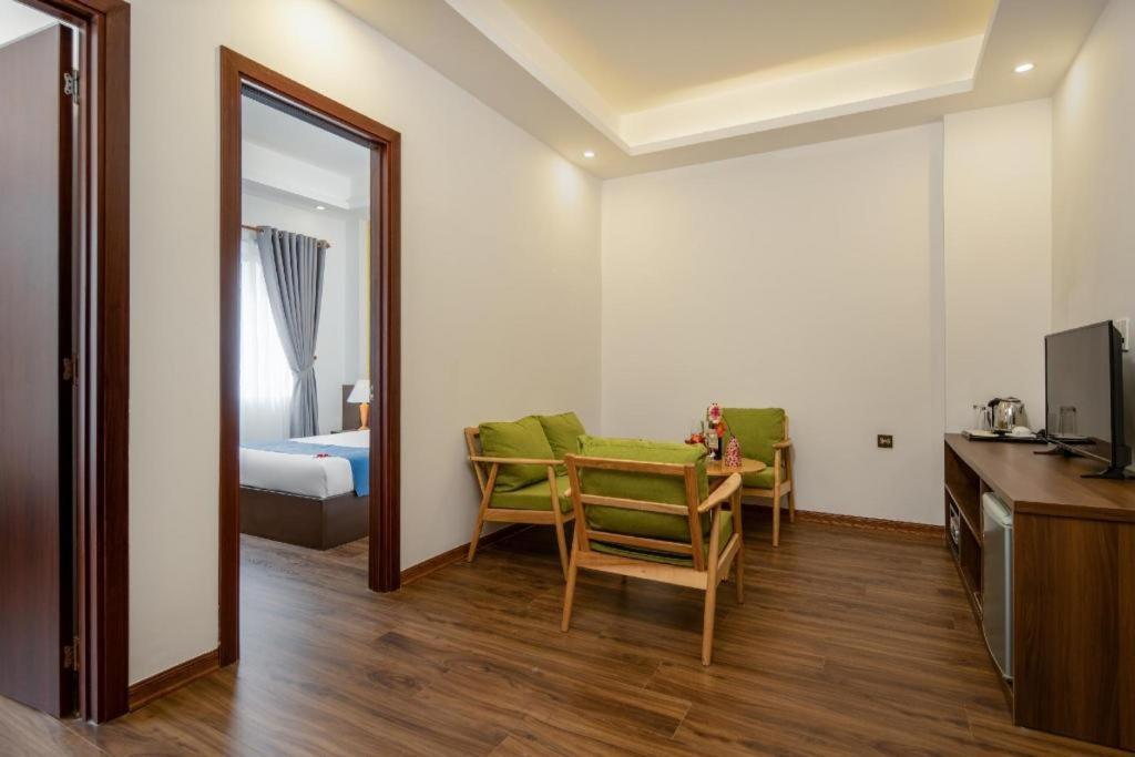 TRIPLE Riverside Villa Hotel HoiAn Hoi An Exterior foto